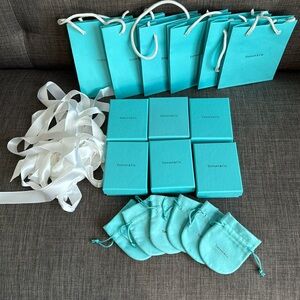 Tiffany packaging includes everything in the picture